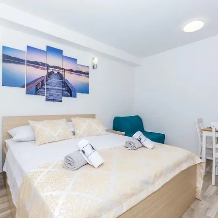 Apartment West Coast Split