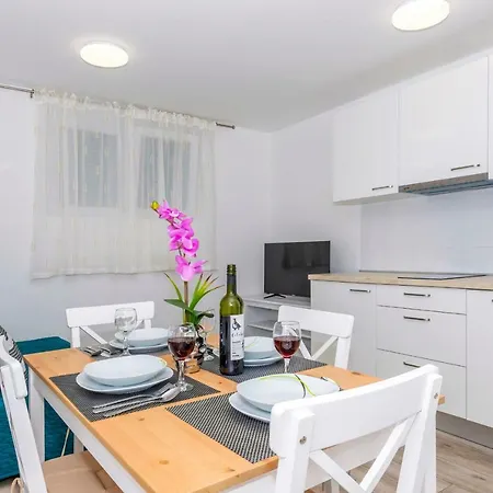 Apartment West Coast